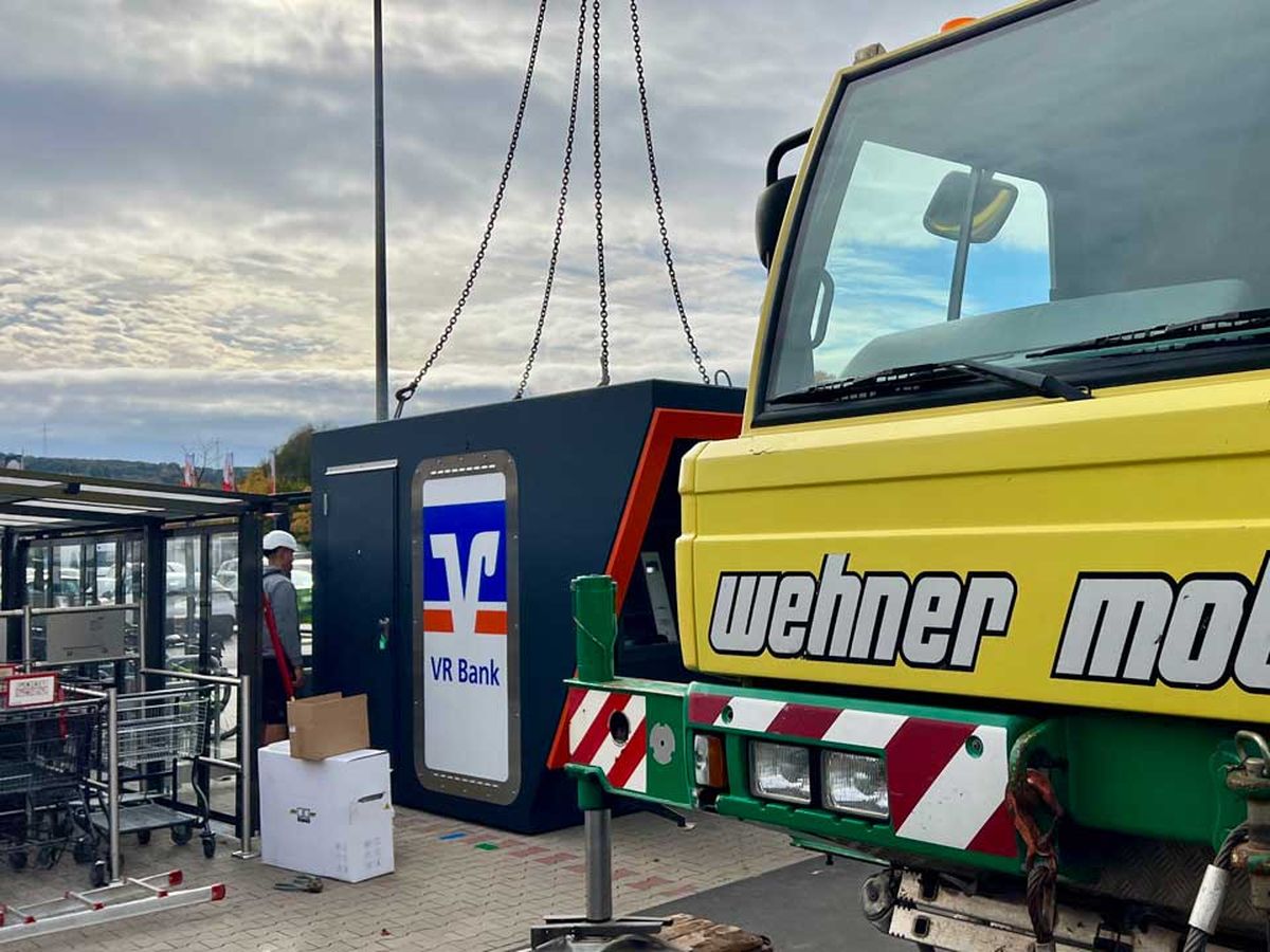 Installation eines Pavillons mit KEBA Cash Recycler