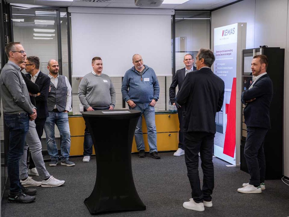 KEBA Belegschaft am Launch Event in Lahnau