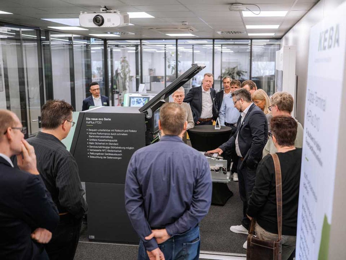 KEBA Belegschaft am Launch Event in Lahnau
