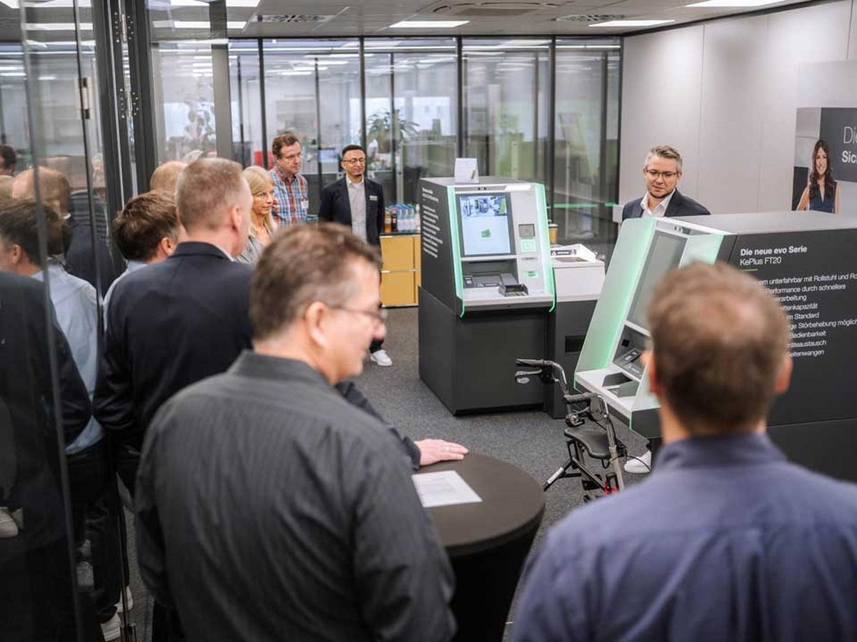 KEBA Belegschaft am Launch Event in Lahnau