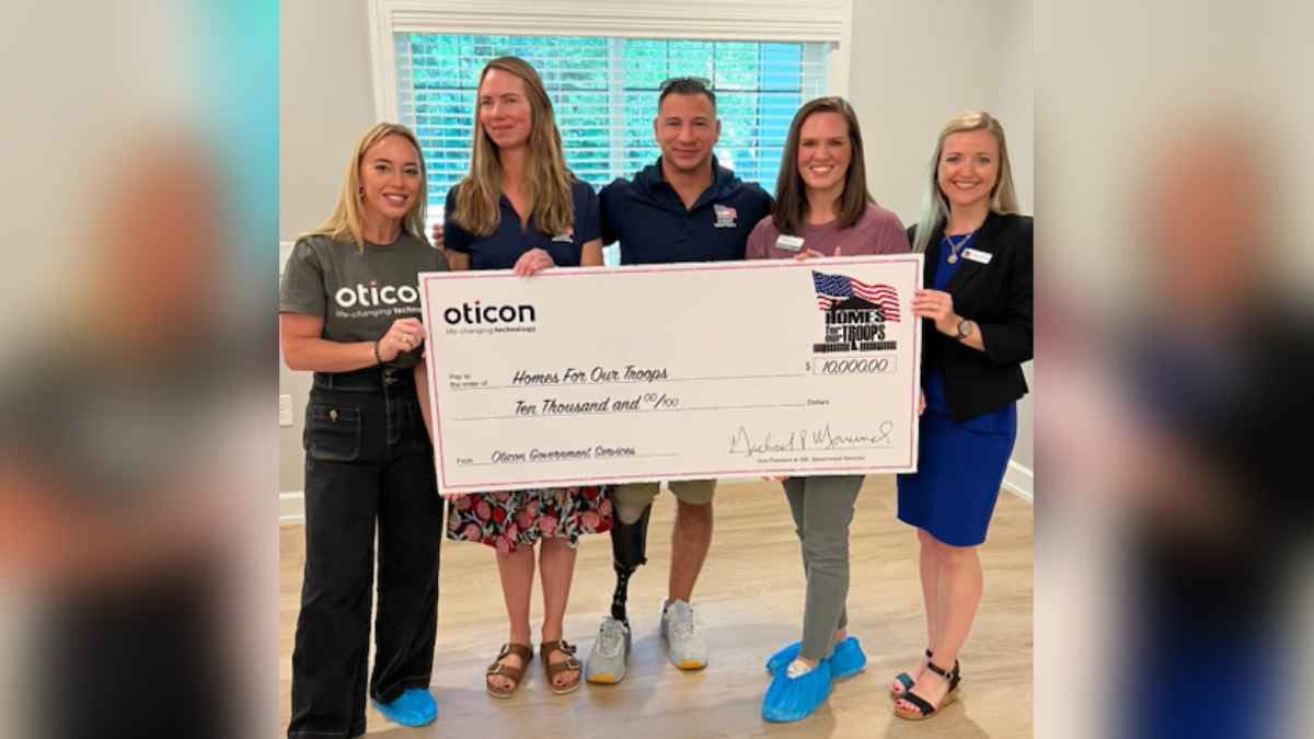 Oticon spendet $10,000 an Homes For Our Troops für hochgradig verletzte Veteranen