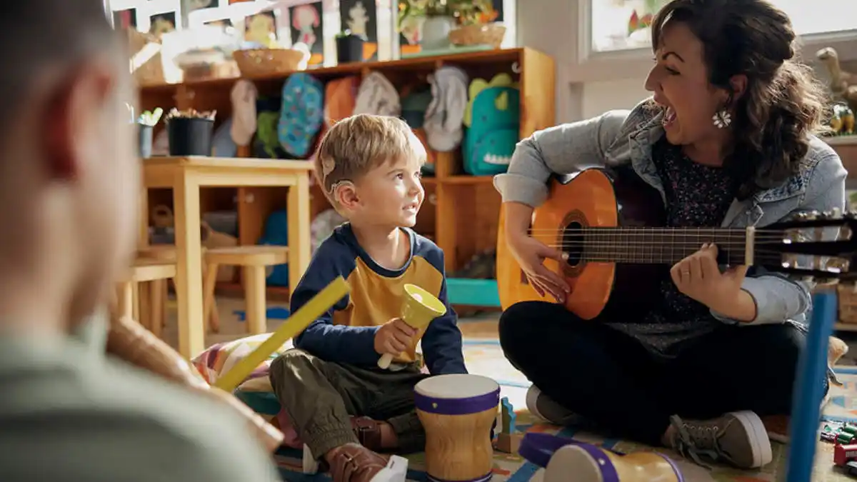 In the US, roughly 118,100 adults and 65,000 children had been registered with cochlear implants at the end of 2019, according to statistics from the FDA.