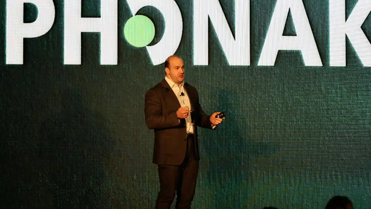 Nicholai Dessypris addresses the audience of hearing care professionals.