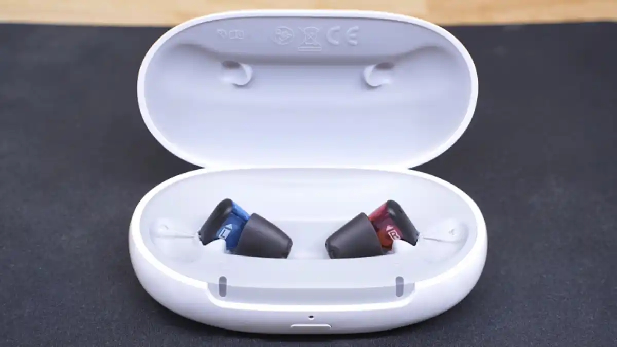 White clamshell style portable charger for Mini IX