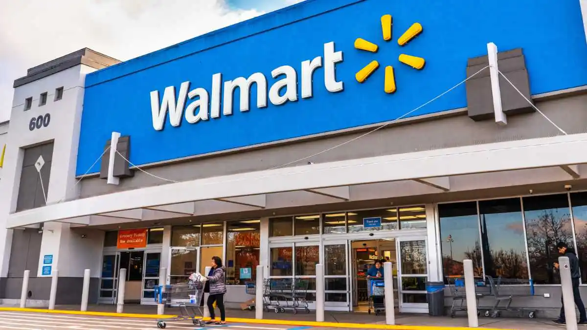 Walmart ist mit über 4.600 Filialen in den Vereinigten Staaten und mehr als 5.400 Walmart Internationals der größte Einzelhändler der Welt. Sein Onlinegeschäft soll mehr als 13 % seines Gesamtumsatzes ausmachen.