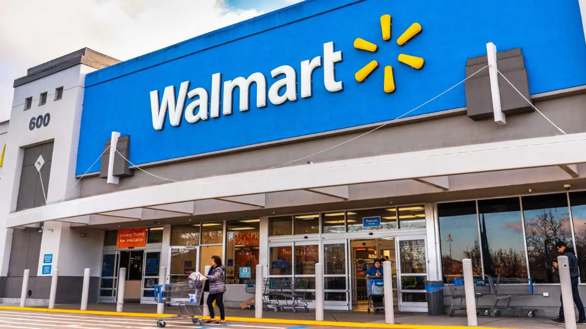 Walmart is the largest retailer in the world with over 4,600 stores in the United States and more than 5,400 Walmart Internationals. Its online business is said to account for more than 13% of its total sales.