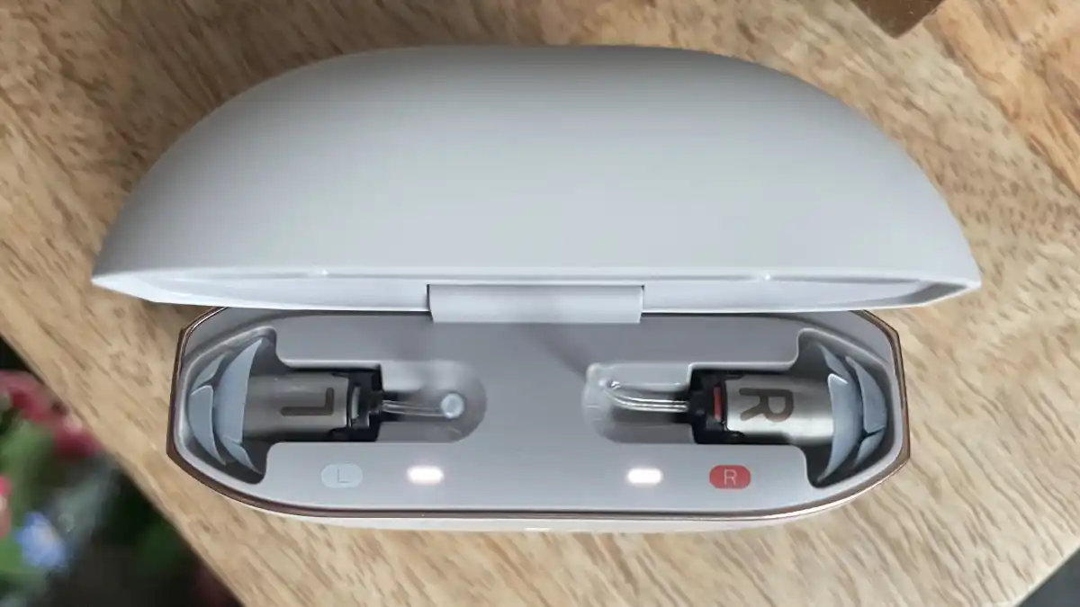 Here you can see the left and right Pixie hearing aids in the Zepp charging case. Be sure the devices are in the appropriate charging slot and that the metal leads are touching (the white LED lights will glow when the Pixie devices are placed correctly as seen here). 