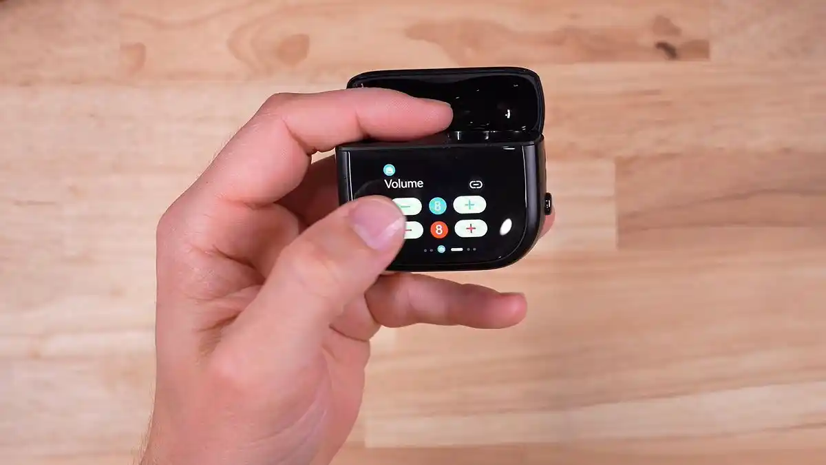 Cearvol Wave with charger that has a built-in display and controls.
