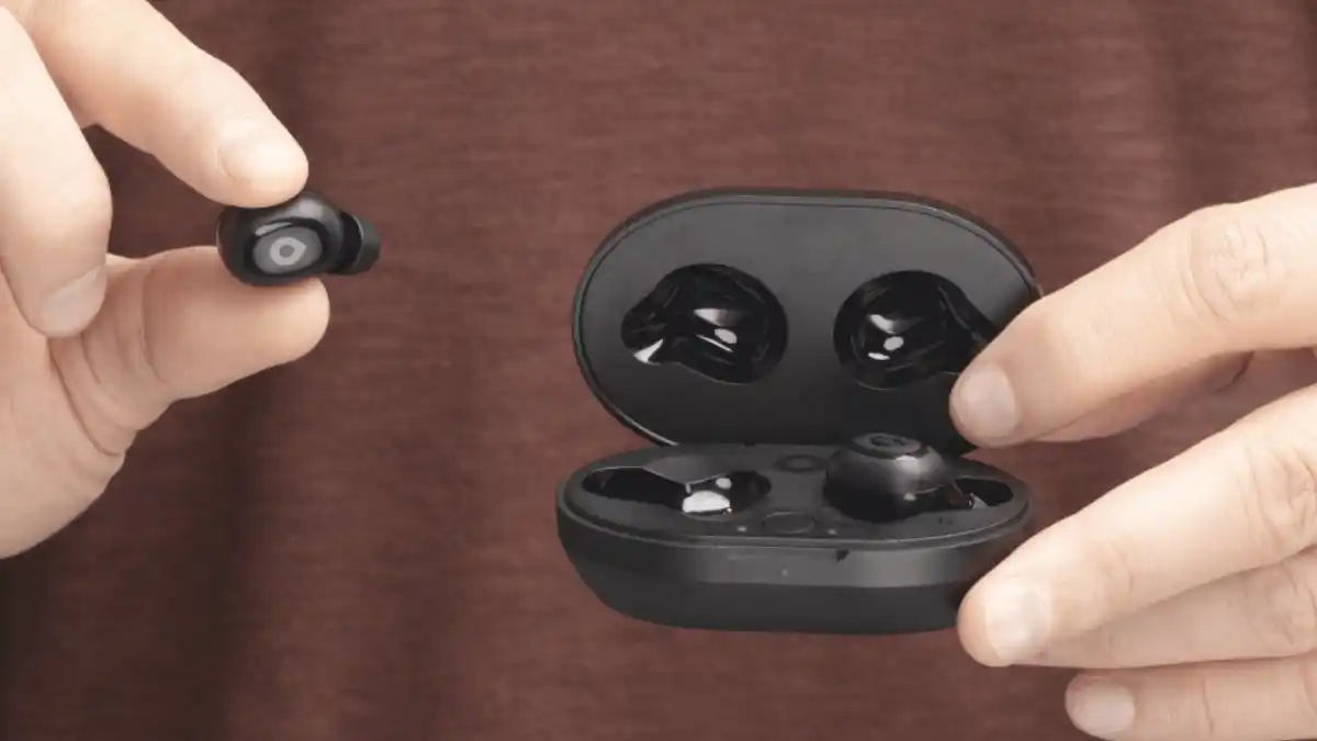 Featuring a new earbud-style form factor, rechargeability, Bluetooth audio streaming, and a price tag of $799, Link by Eargo is one of the company's latest offerings and a departure from the company's usual tiny CIC devices.