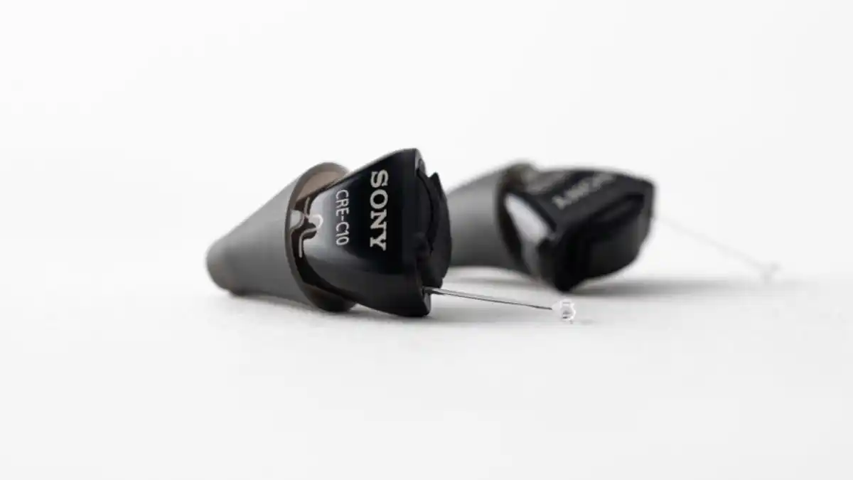Sony CRE-C10 selbstanpassende OTC-Hörgeräte.