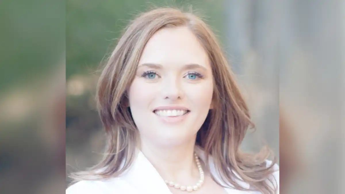 Author photo of Audiologist Dr. Amy Sarow 