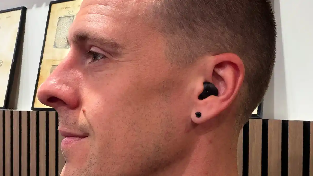 Here's what the Signia Active Mini IX looks like on my ear.