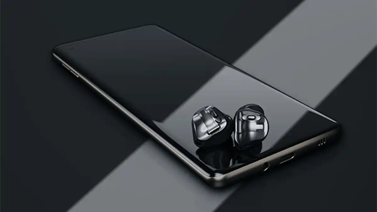 Phonak Virto Black With Phone