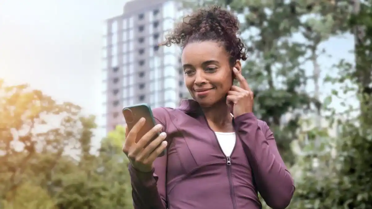 Oticon Zeal Woman In Park