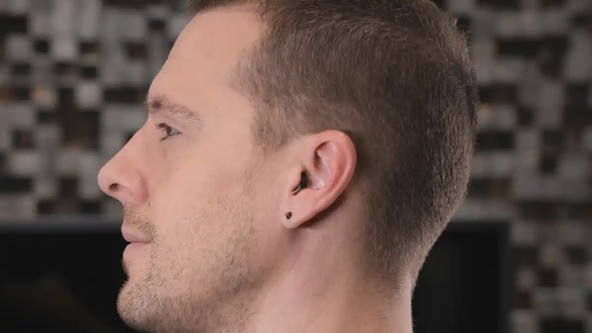 Photo of how the Zepp Clarity Pixie hearing aid looks in my ear.