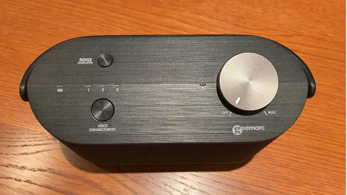 Simplicity is a great feature of Sonarya. It features a large volume button (on right) and a 3-position Voice Enhancement button that adjusts the AI system's aggressiveness in boosting voices, and a Noise Cancellation button for reducing the background noise of the TV program. LEDs also indicate whether the power is on and display the battery status.