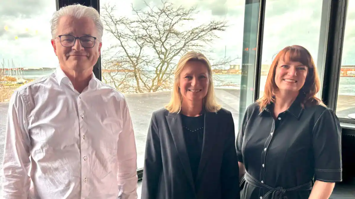 WSA VP of Corporate Communications Gert van Santen, VP for Digital Customer Workflow Karin Hougs, and Dr. Sonie Harris.