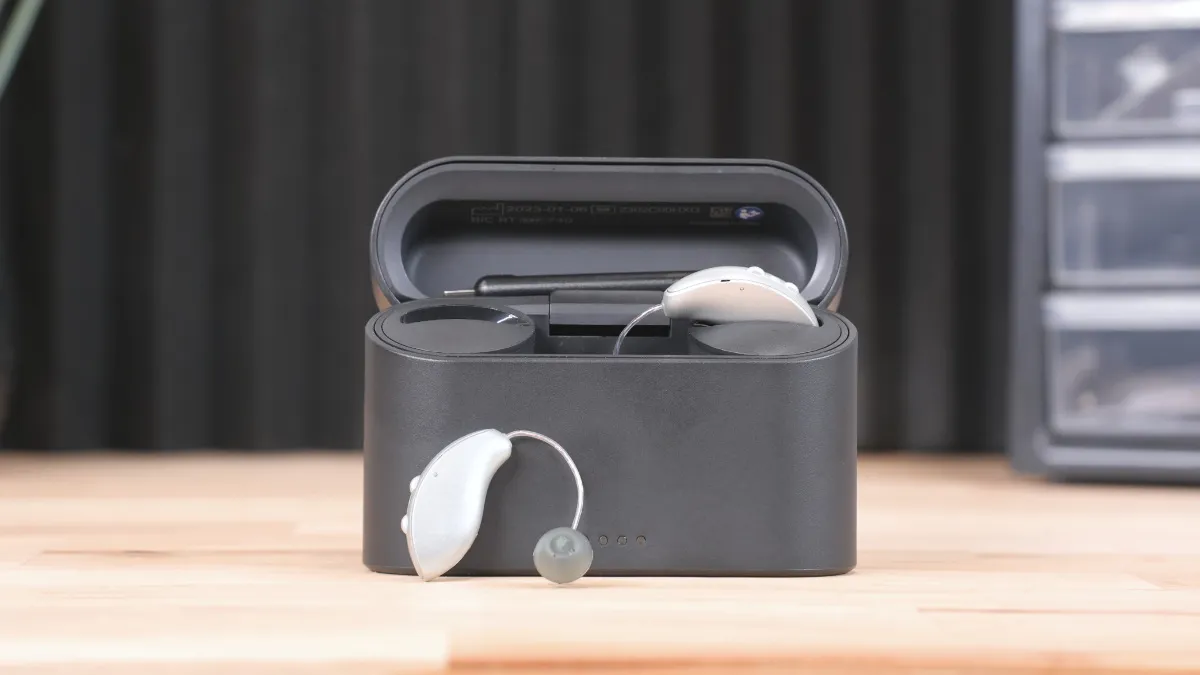 Here, you can see Edge AI RIC and its charging case. Starkey has included a magnetic cleaning tool in the lid