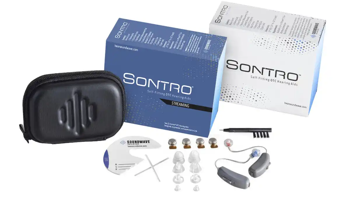 Lieferumfang des Soundwave Sontro Self-fitting OTC Hörgerät Model AI-S mit Streaming (links) und des Basismodells (rechts).