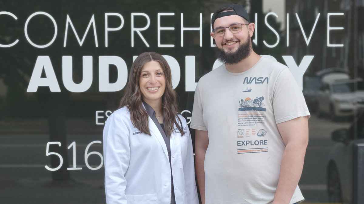 Audiologist in New York Gifts 21-Year-Old Patient a New World of Sound on Widex Community Giveback Day