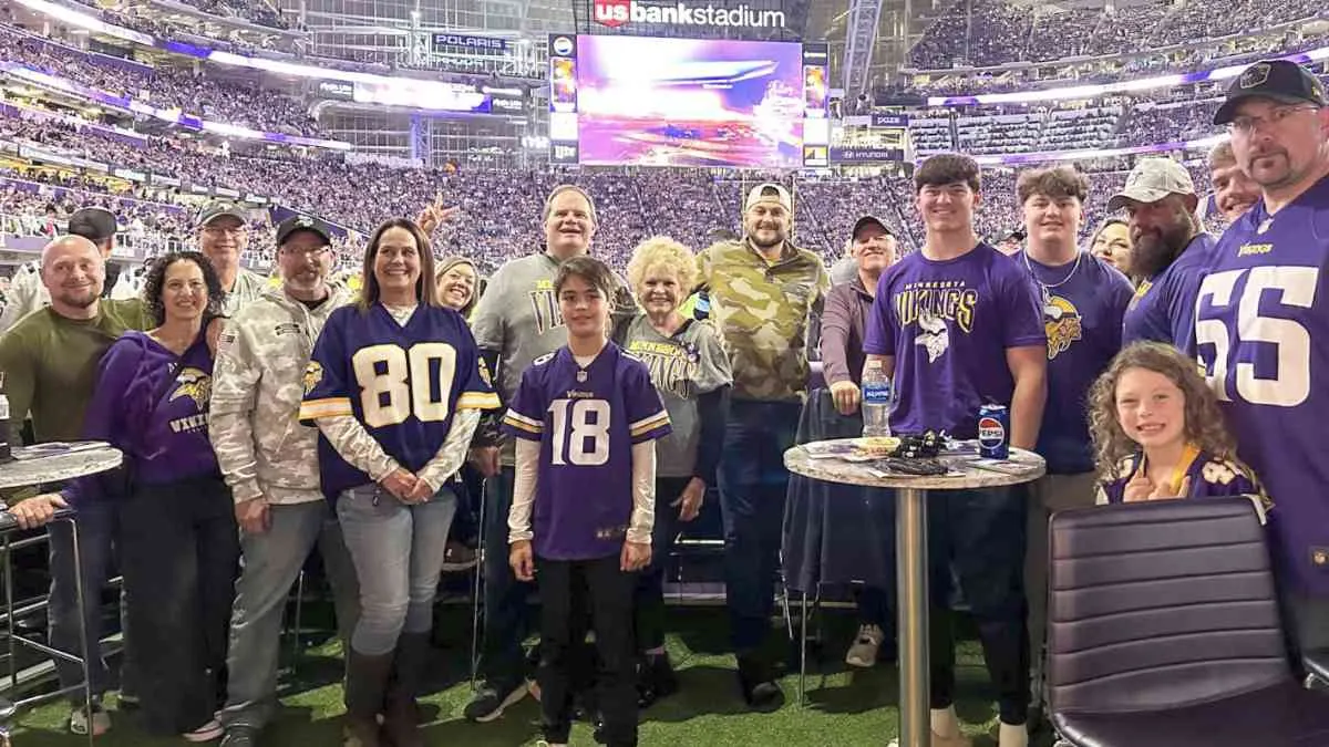 This past weekend, Starkey invited employee veterans to attend the Minnesota Vikings game in Starkey’s turf suite at US Bank Stadium in Minneapolis.