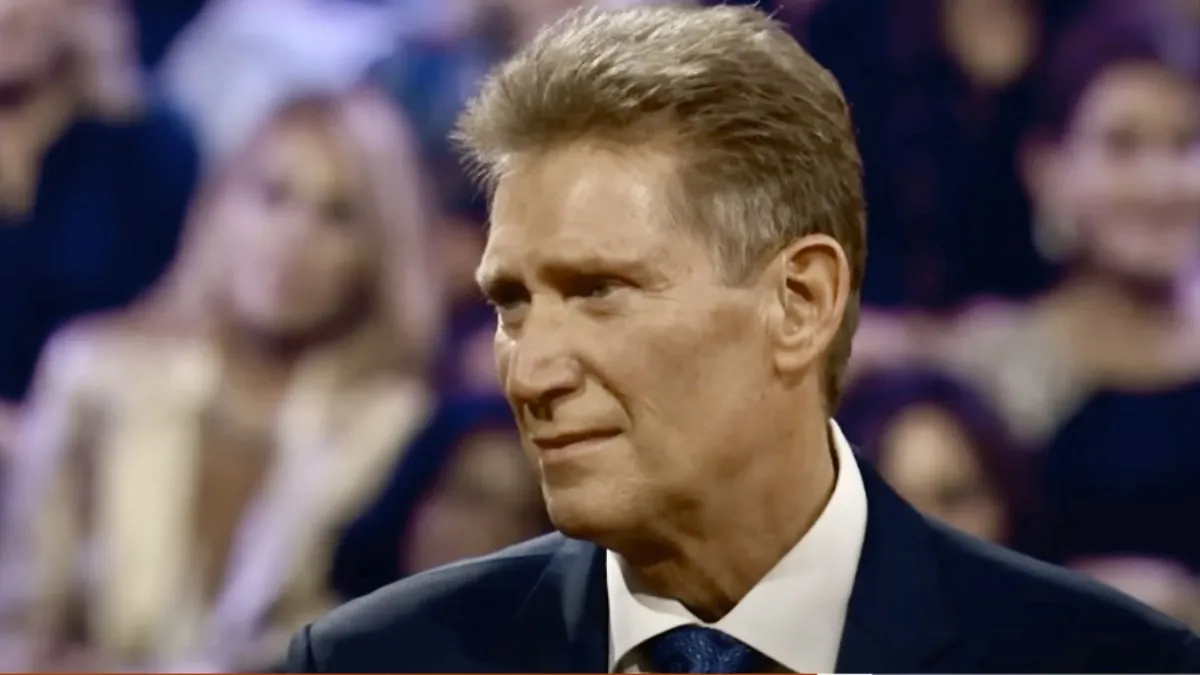 With his discreet aids on subtle display, Gerry Turner is breaking stereotypes about people who wear hearing aids. Image: Screenshot from ABC's The Golden Bachelor.