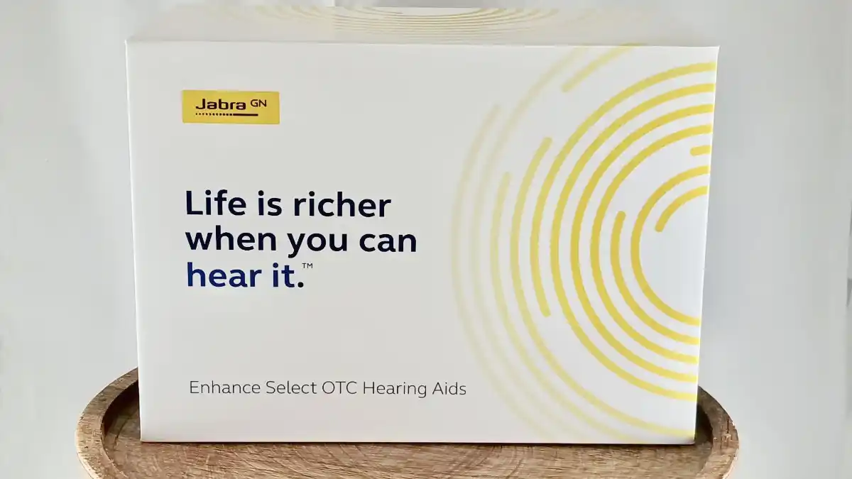Package that contains Jabra Enhance Select 700 devices