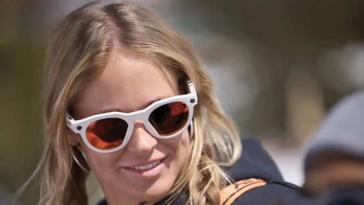 Oakley Meta HSTN smart glasses.