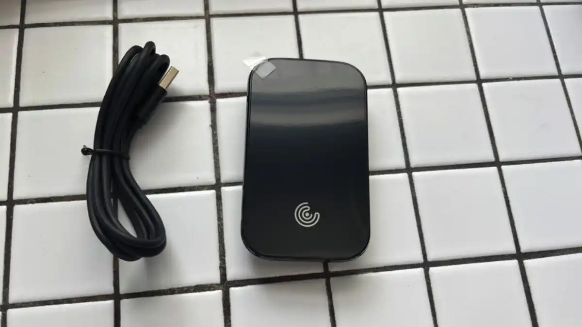 The CH1 device plugs into a regular wall outlet and provides connectivity when the internet is weak or unavailable.