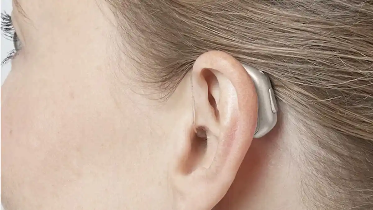 Side view of Philips HearLink 9050 on a woman.