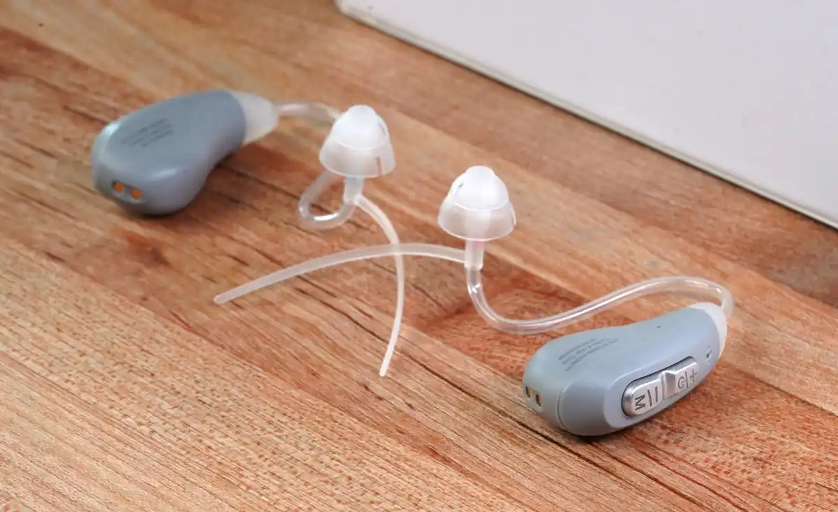 A multi-function rocker switch can be seen on the rear face of the hearing aids’ body. The larger buttons are easier to find and engage for changing various settings. 