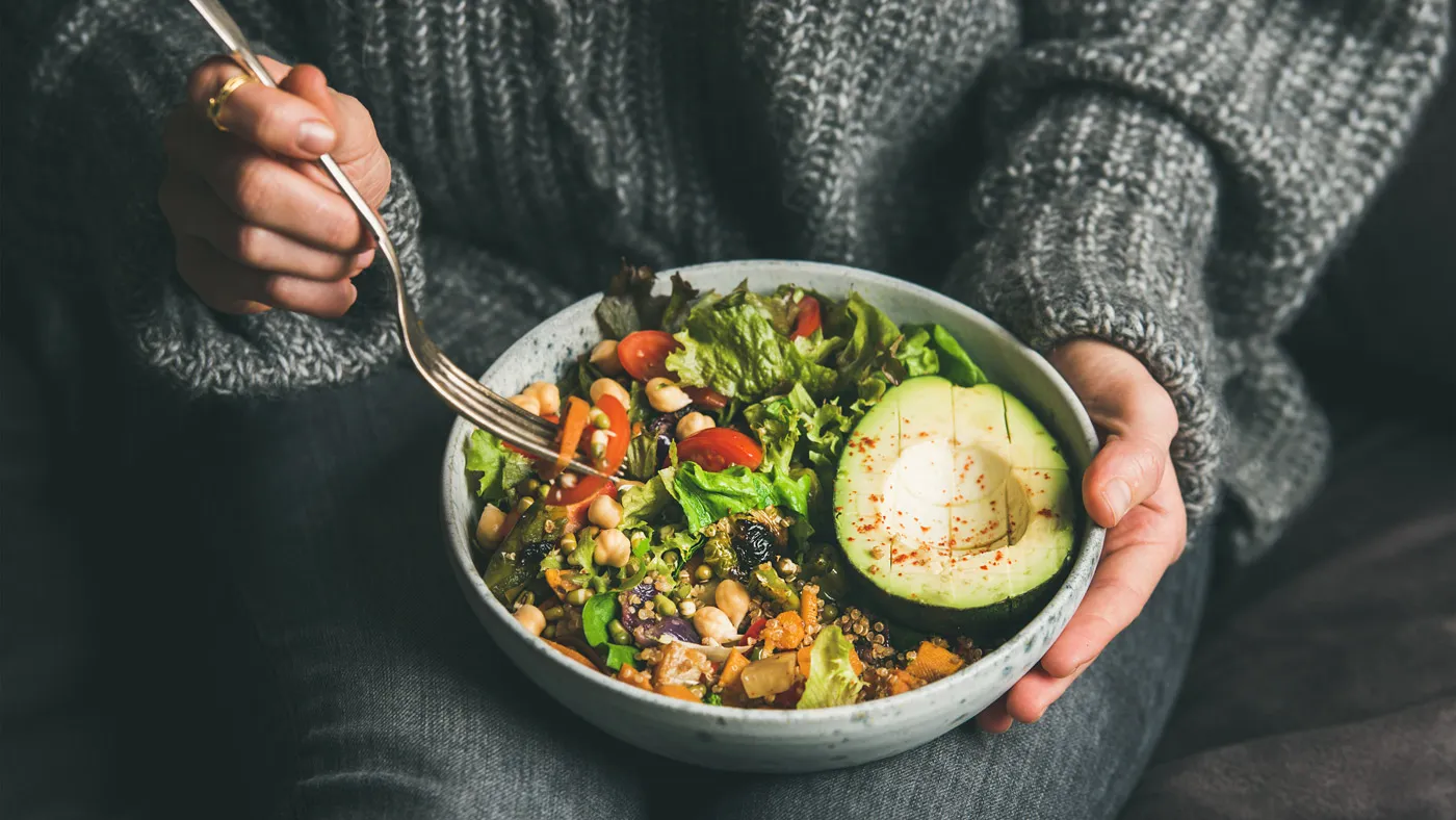Eating healthy may indirectly reduce the risk of tinnitus spikes.