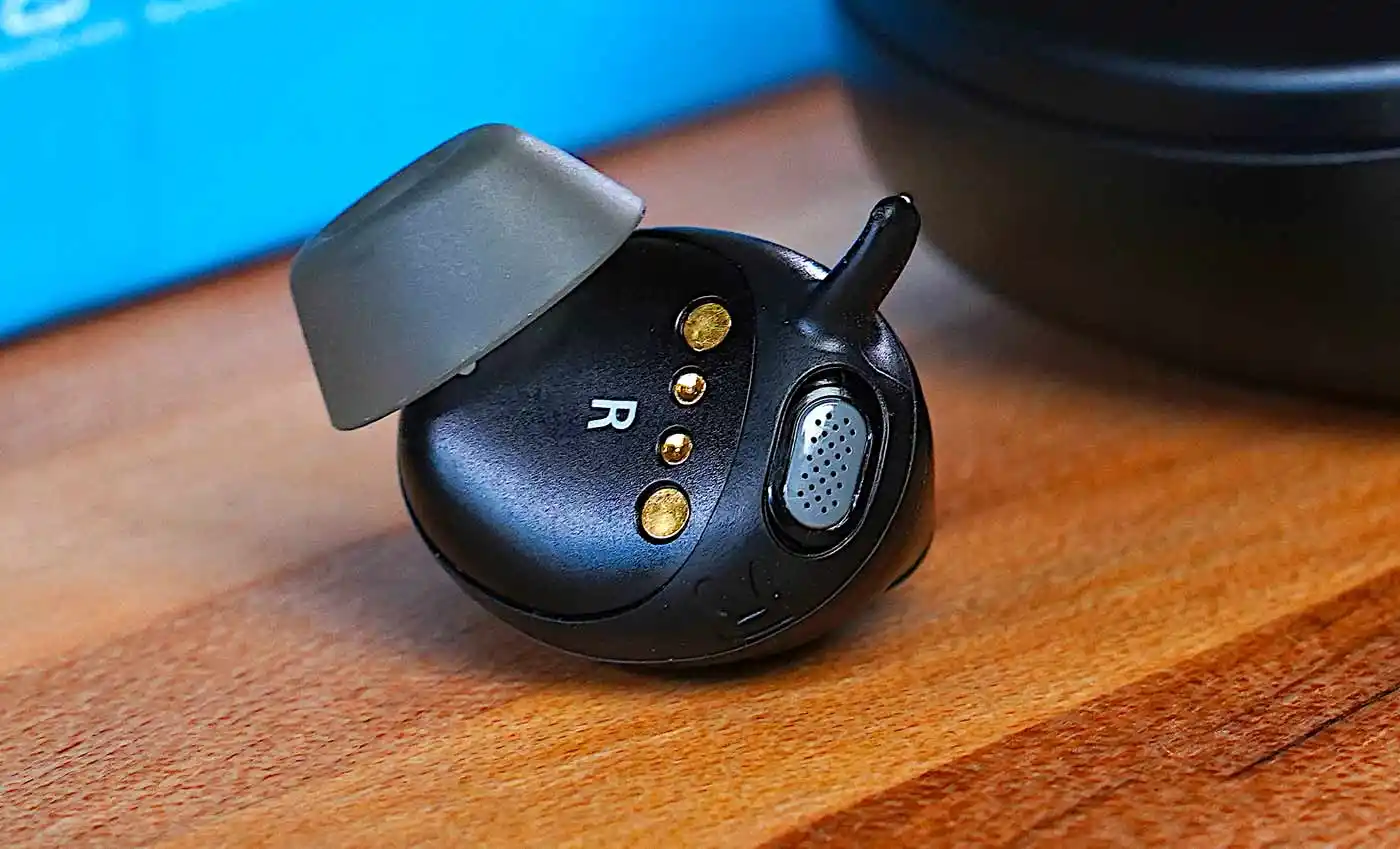 Rear microphone of Sennheiser Conversation Clear Plus