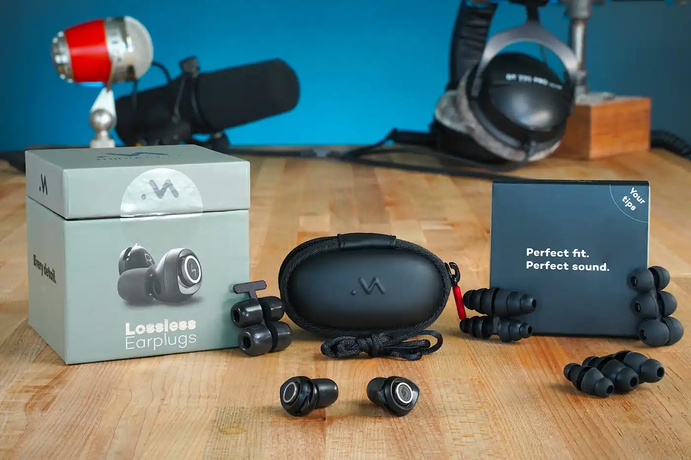 Unboxing the Minuendo earplugs.