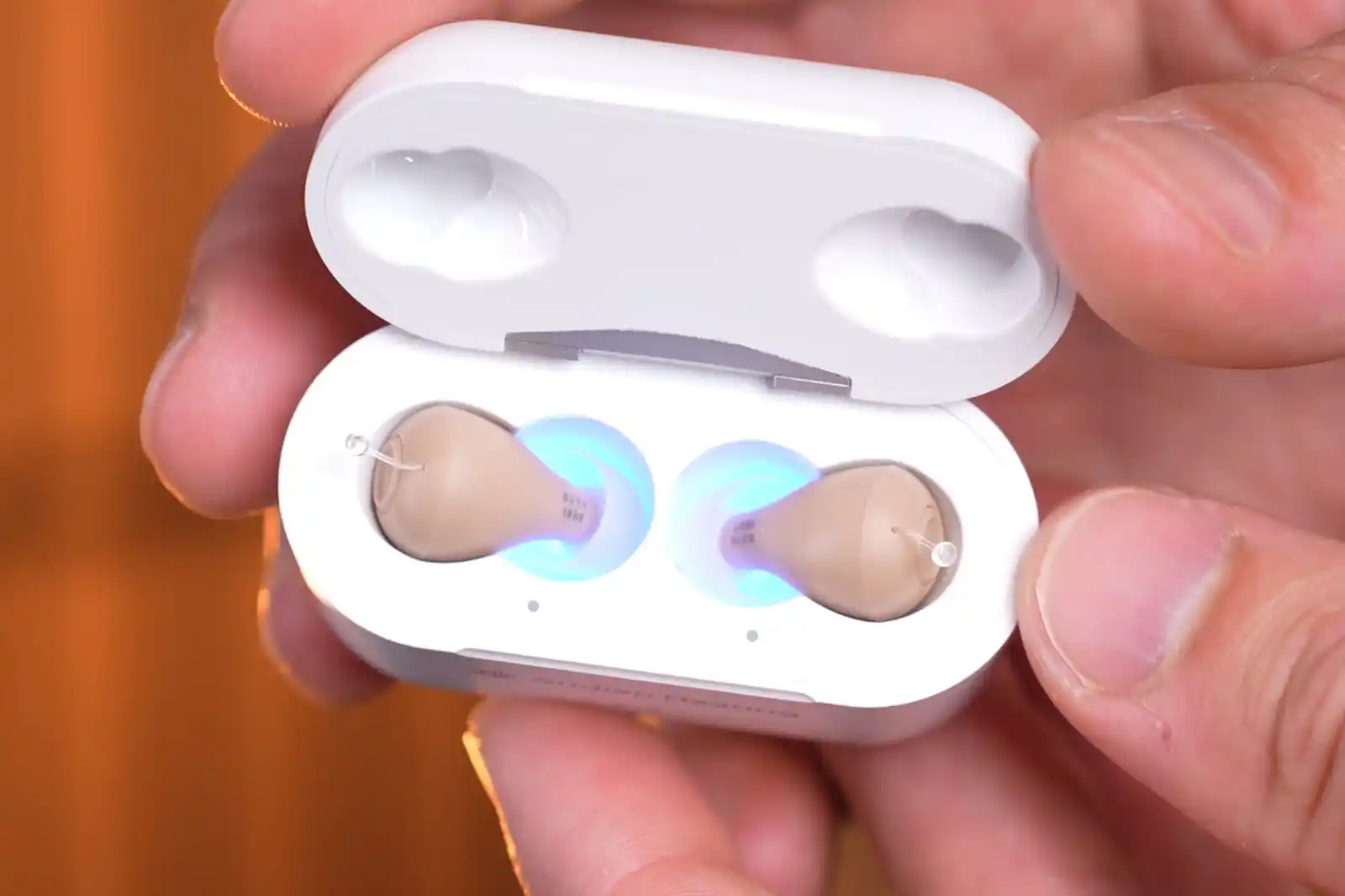 The Atom Pro 2 has a quality charging case that features UV cleaning.