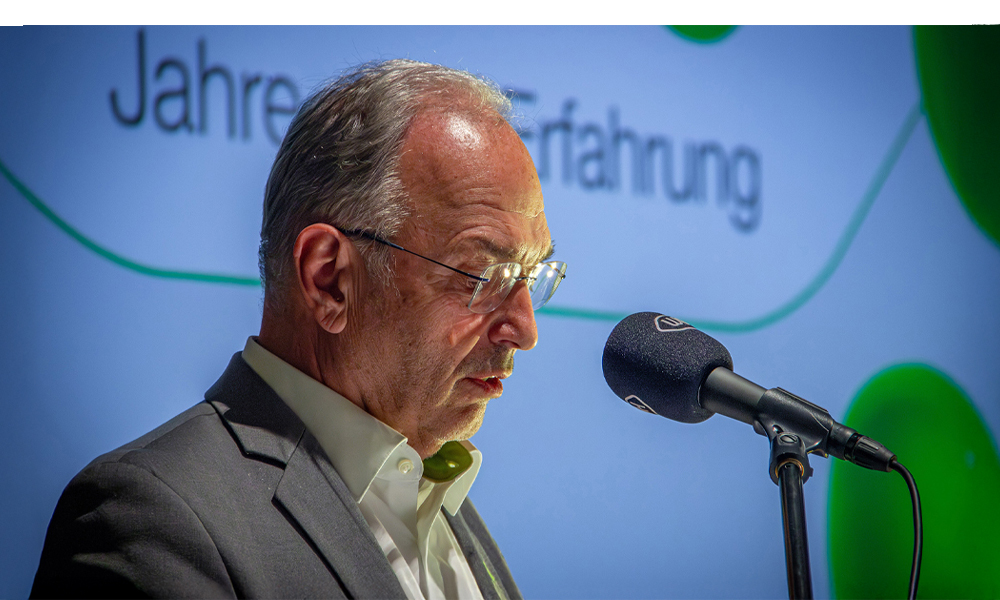 DI Peter Malata, Eigentümer von W&H, bedankt sich für die langjährige Treue zum Unternehmen.