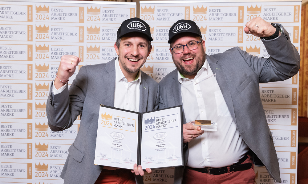 Christof Baier (l.) und Markus Fegg (r.) mit Urkunde