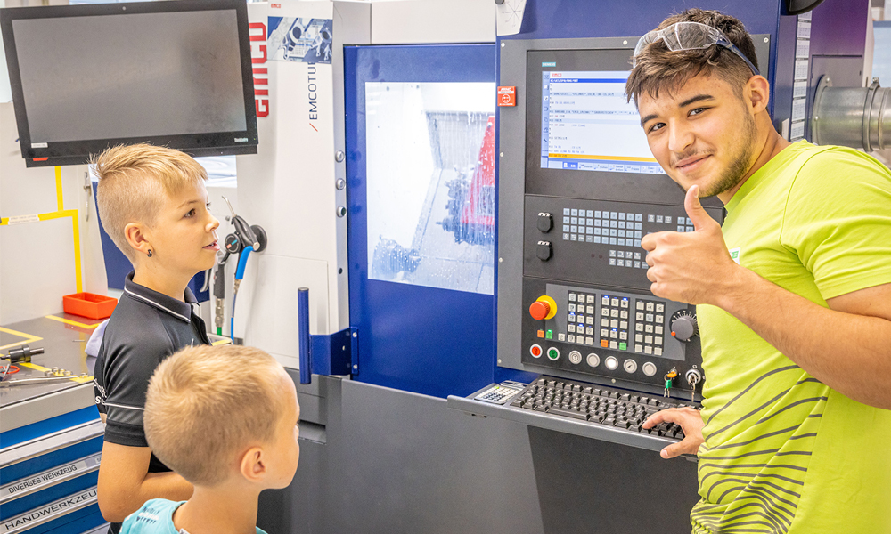 W&H Young Talents betreuen Zerspanungstechnikstation