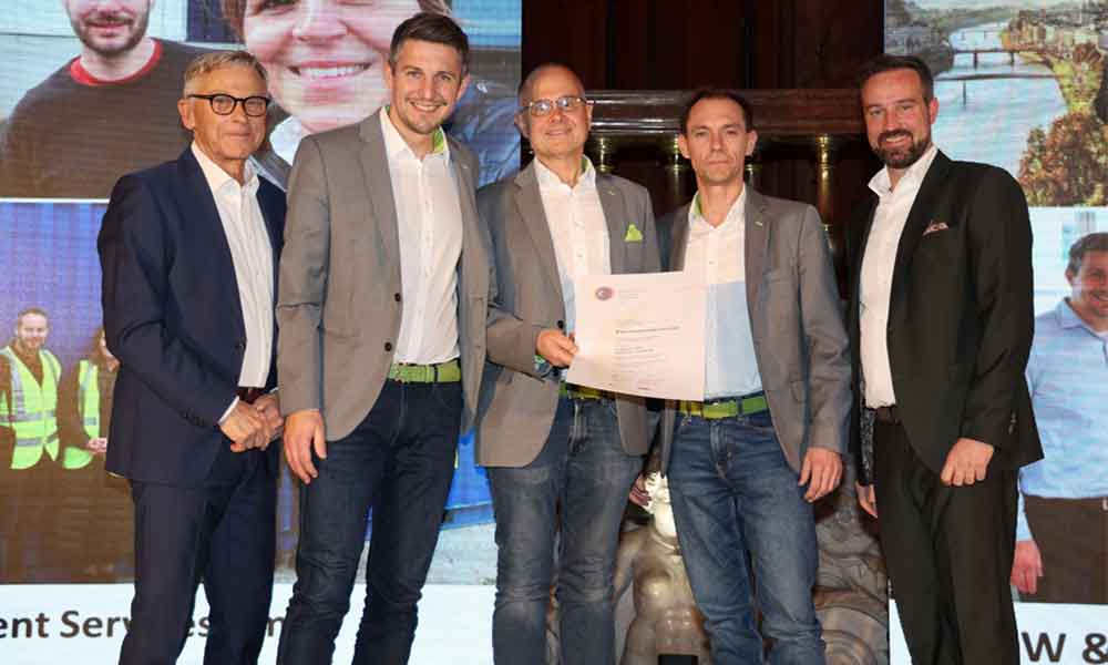 Klaus Maier, Christof Baier und Erwin Stummvoll mit von der WKS verliehener Urkunde