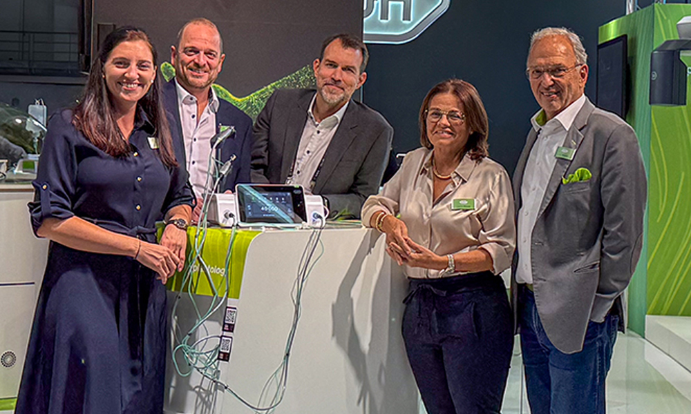 W&H at the EAO 2025: Isabella Schmied, Andreas Brandstätter, Thomas Lang, Daniela and Peter Malata (from left to right).