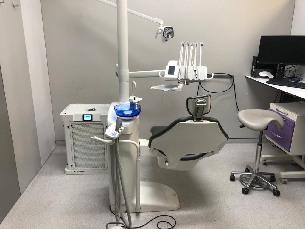 //a.storyblok.com/f/45617/1024x768/c24c1db25e/hepa-cubair-dentiste.jpg
