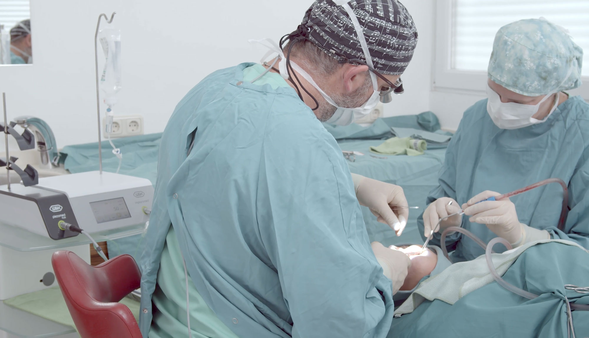 Vídeos clínicos em cirurgia oral e implantodontia