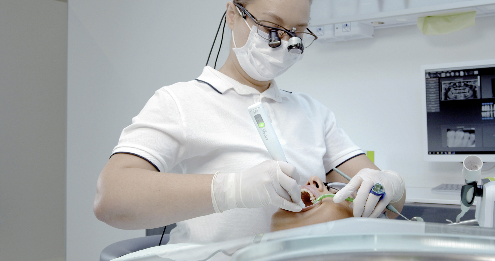 The new Proxeo Twist Cordless Polishing System ensures fatigue-free polishing and a back-friendly posture.