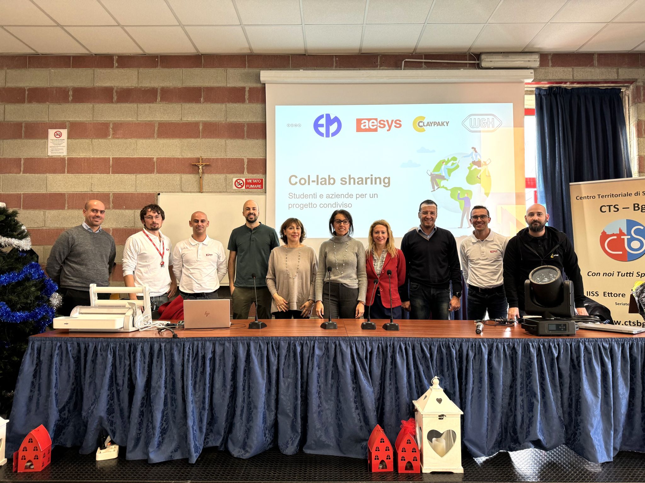 Foto di gruppo progetto CoLab Sharing