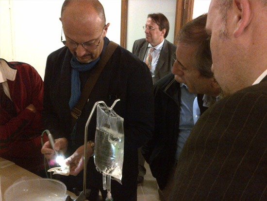 Demonstration des neuen Piezomed von W&H