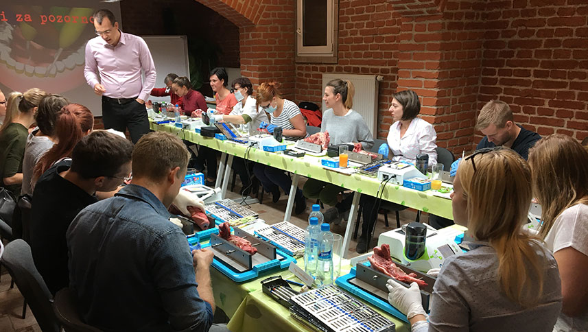 M.U.Dr. Jan Streblov: gentle, patient-friendly periodontal treatment