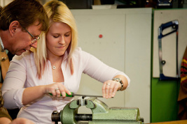 Beim Bearbeiten verschiedener Werkstücke konnten die Schüler ihr handwerkliches Können unter Beweis stellen.