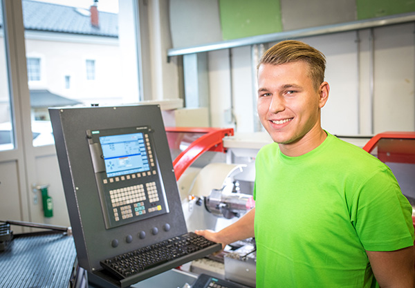 Der junge W&H-Mitarbeiter und amtierende Staatsmeister Alexander Absmann freut sich auf ein spannendes Kräftemessen in Kazan.