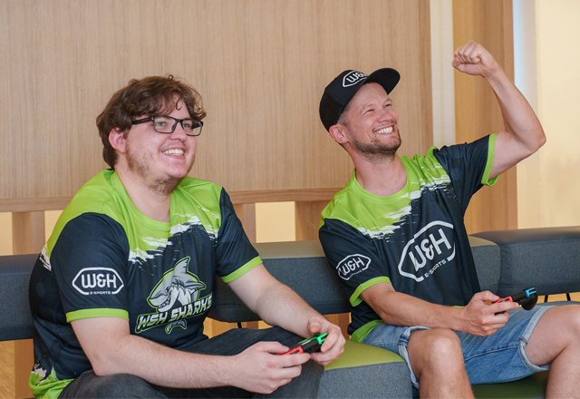 Lukas Jungbauer (l.) und Benedikt Fial (r.) freuen sich.