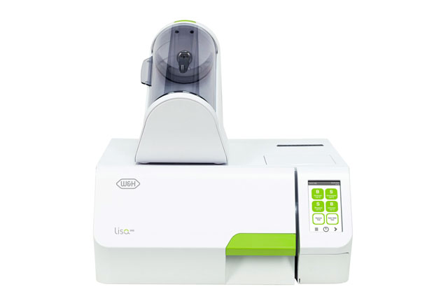 Lisa Mini'nin üstünde Assistina Twin, beyaz arka plan.